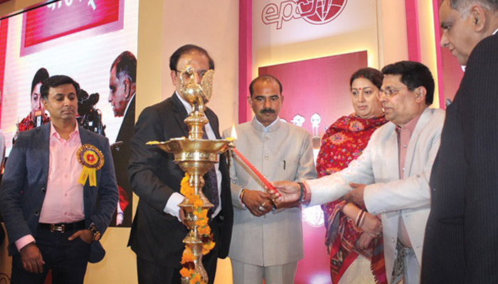 Smriti Zubin Irani gave away Handicrafts Export Awards