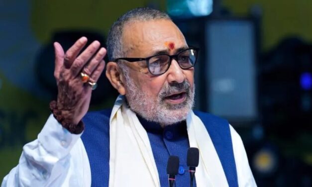 Giriraj Singh takes charge as Union Textiles Minister